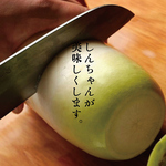 大鍋でぐつぐつコトコト、じっくり煮込んだ特製煮込み。おでんぽいけど、ちゃうねん。酒のすすむ味！