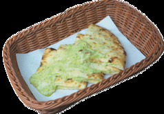 バジルチーズナン