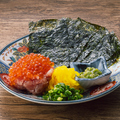 料理メニュー写真&nbsp;とろたくいくらと韓国のり
