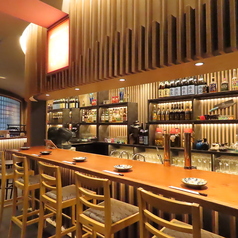 お一人様でもお気軽にご利用いただけるカウンター席をご用意しております。高岳駅4出口より徒歩6分と駅チカですので、お仕事終わりのサク飲みなどにいかがですか?デート利用にもおすすめです◎落ちついた空間で、ゆったりとお過ごしいただけます!