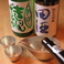 焼き鳥や和食に合う厳選日本酒を種類豊富にご用意あり。片口に注ぐことでお酒の雑味が抜け、一層美味しくお酒を味わっていただけます。