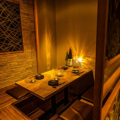 ゆったりとお寛ぎ頂けて、スタイリッシュな空間でのおもてなし。アクセス抜群！会社のご宴会はもちろん、デート、女子会、合コンなどのご利用に使い勝手抜群のお洒落な店内も人気です。心を込めておもてなし致します♪和情緒あふれる店内がお客様の宴を彩ります。可動式の扉でご人数に合わせてお席をご案内。