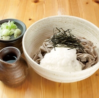 濃厚とろろと出汁が絡む絶品山かけそば