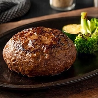名物！肉汁あふれる牛赤身ハンバーグ