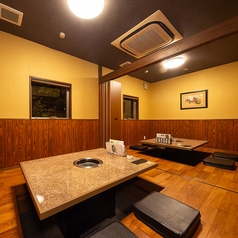 【最大18名様でご利用可能】周囲を気にせず焼肉を楽しめる個室空間。女子会やご親戚のお集まりなどにご活用ください◎