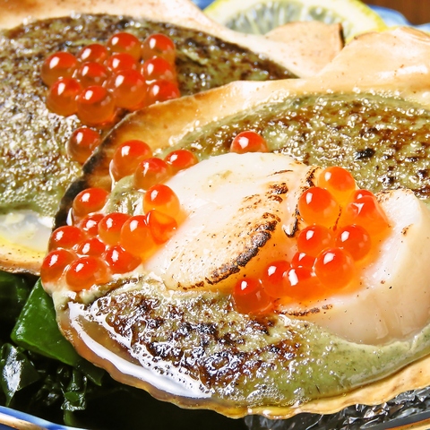 日本酒に合うこと間違いなし！ホタテを蟹みそで焼いた贅沢な逸品