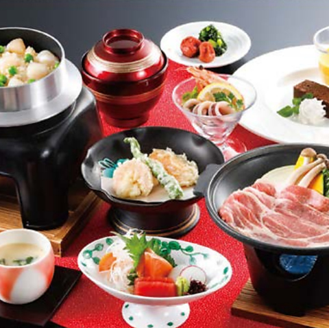 彩り豊かな京会席をご堪能◆最大400名様の大ホールや個室で特別なひとときを。