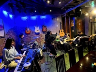 お客さん同士で楽器を演奏して楽しめます