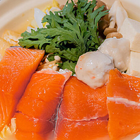 旬の海の幸を堪能する熱々鍋料理をご提供！