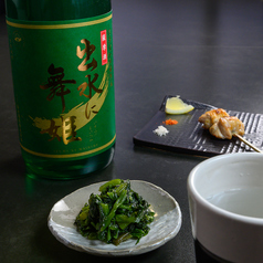 こだわりの鶏料理を引き立てる厳選された焼酎と日本酒