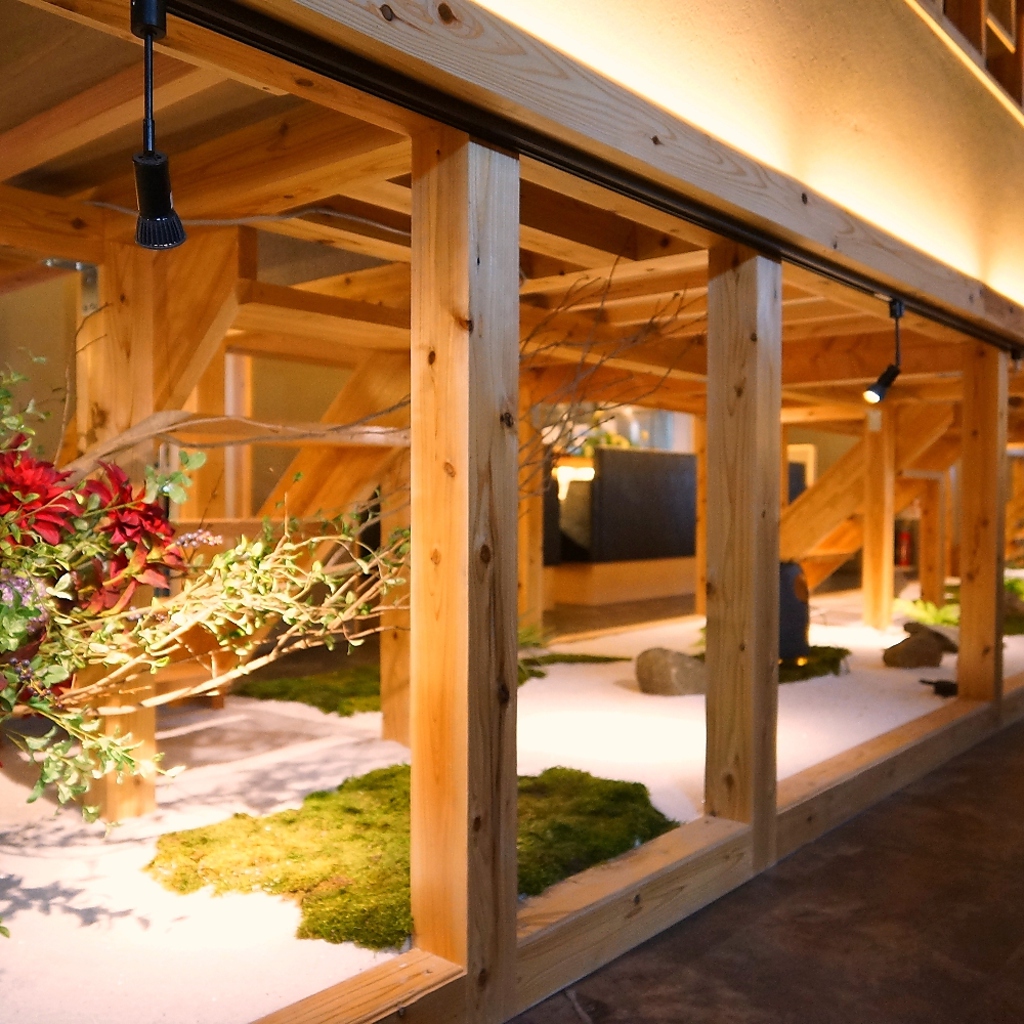 和情緒漂うお庭を眺めながらの、美味しいお料理に舌鼓！