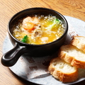 料理メニュー写真&nbsp;エビとキノコのアヒージョ　バケット添え