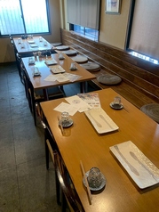 仲間と天麩羅を楽しめるテーブル席