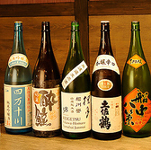 酒処・土佐の日本酒を常時15種類前後ご提供!蔵元から仕入れた大阪では珍しい季節限定の地酒なども豊富です。土佐の栗焼酎「ダバダ火振」や、ゆず・ぶしゅかんを使った高知の柑橘系酎ハイもおすすめです。定番のビールやハイボールも揃い、土佐料理と相性抜群の美酒をお楽しみください。