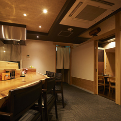 カウンター席のご用意ございます。