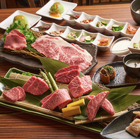 自慢の【A5ランク黒毛和牛】特注の石網で焼いております