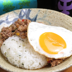 【ガパオライスの晩ご飯セット1000円】一人暮らしの方にも◎しっかりお食事メニューにワンドリンクをセットの写真