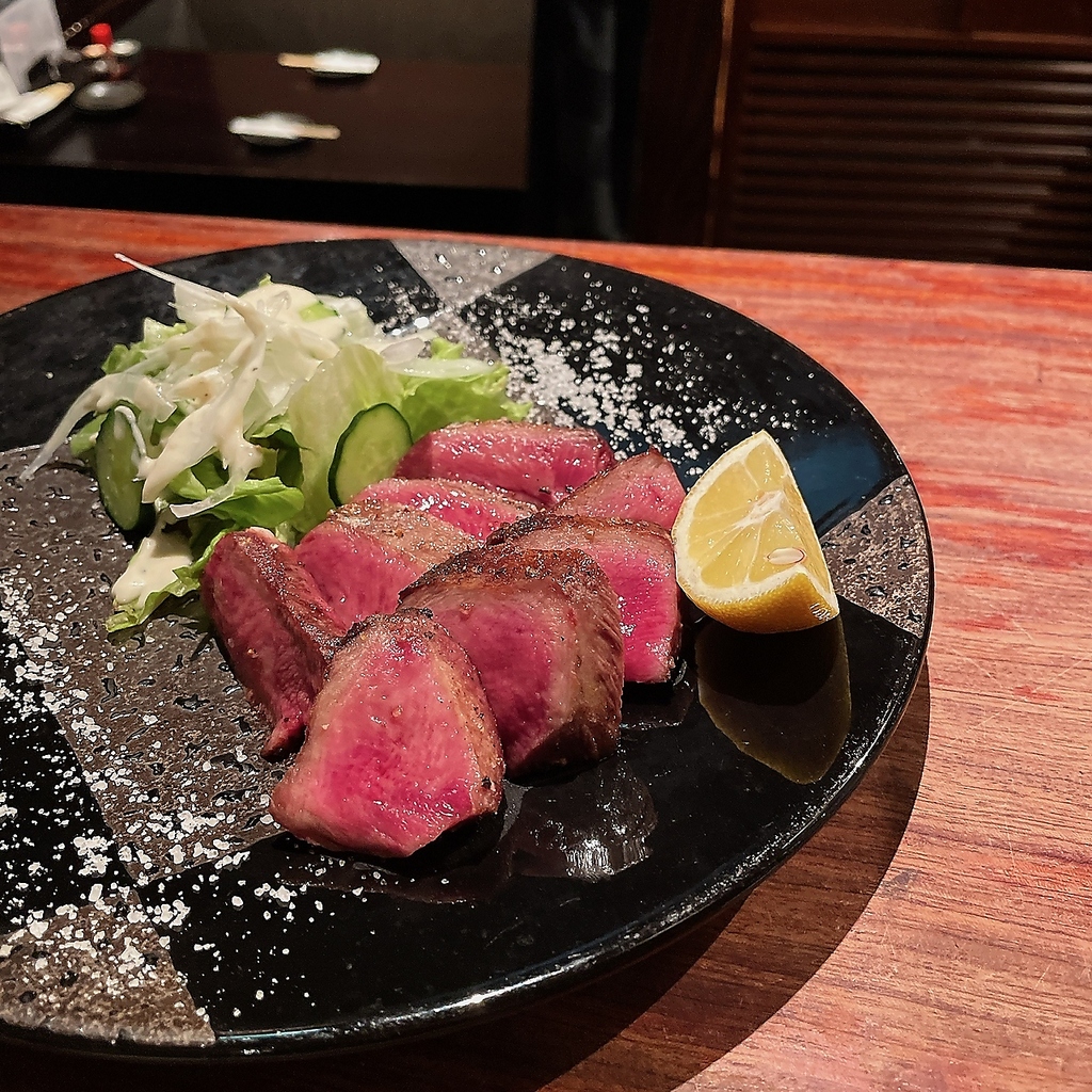 撫酣人名物牛タンは贅沢すぎる分厚さで口の中いっぱいに肉汁が広がります♪