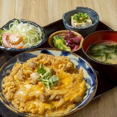 海鮮丼や親子丼をお手頃価格で楽しめるランチメニュー！