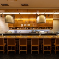 こだわりの臨場感溢れるカウンター席