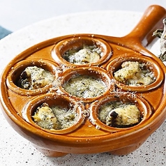 サザエとしめじ茸・海藻バターの香味オーヴン焼き