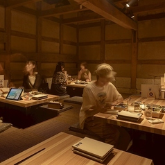 34名様までご利用いただける座敷貸切宴会はいかがでしょうか?二次会、会社の仲間で宴会やサークルの集まりなどいろいろなシーンでご利用いただける落ち着いた雰囲気のお座敷です。