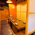 デザイナーズの掘りごたつ個室はおしゃれで女性受けも良い席です。女子会、合コン、各種ご宴会に◎　