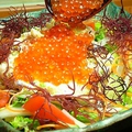料理メニュー写真 海鮮源ちゃんサラダ