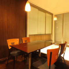 2～4名様で利用可能なテーブル席