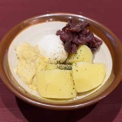 "じゃがいも丸ごと"卓上鹿ベーコンポテトサラダ