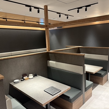 ワンランク上の世界の山ちゃん　山　クオーツ心斎橋店の雰囲気1