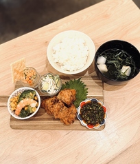 定食(魚・肉) 各