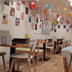 4名テーブルを接続して8席のお席がご用意できます。