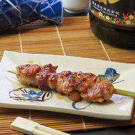 1本242円～！香ばしく焼き上げる自慢の炭火串