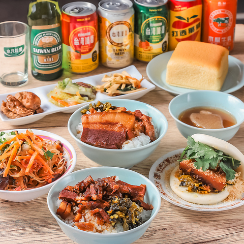 台湾夜市の本場の味を再現！人気のルーローハンや豚角煮バーガー、台湾ビールを堪能。