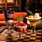 旬の果物を使用したパフェ