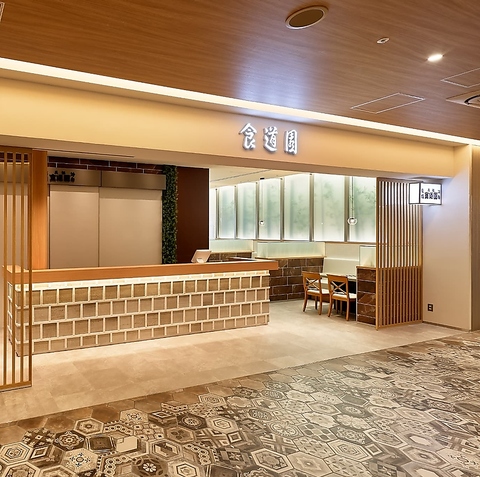 こだわりの黒毛和牛を堪能。みのおキューズモールの食道園で贅沢な焼肉を夜景と共に◎