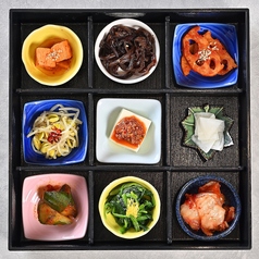 9種のパンチャン付きランチ!