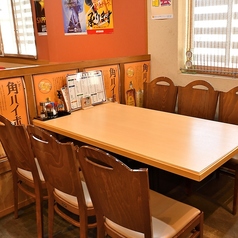テーブル席はお友達や女子会またはご家族での食事に最適♪お席は座りやすく、ゆったりと食事や会話を楽しむことができるため、リラックスした雰囲気で過ごすことができます。美味しいお料理に楽しい会話がプラスされますので、素敵な時間を過ごす事が出来ます。