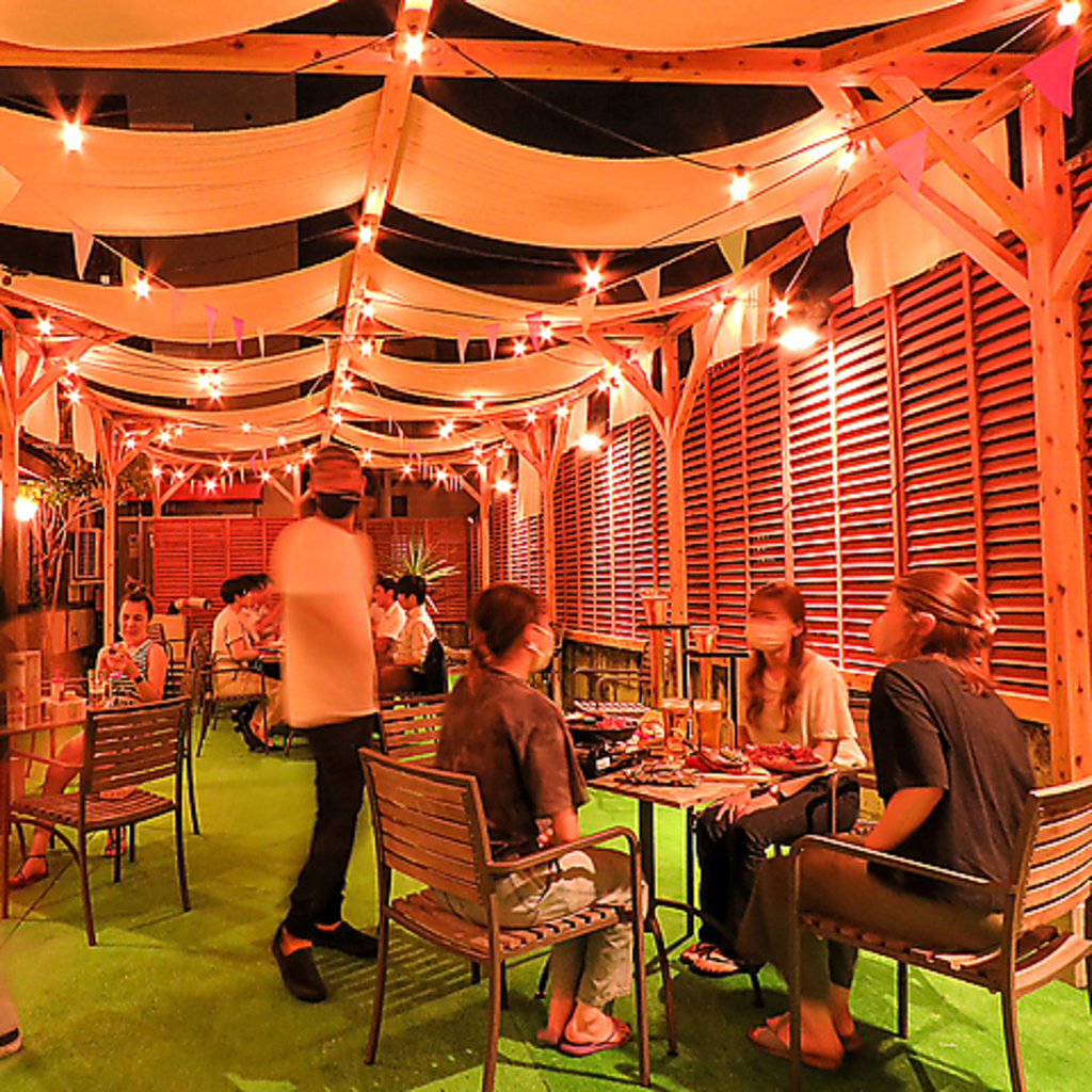 広々と開放的なテラス席をご用意しております！貸切も承っておりますので、各種ご宴会・女子会にも◎