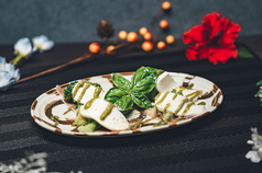 生ハムとブロッコリーのカプレーゼ