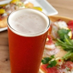 こだわりの料理をつまみながら飲み比べをお楽しみください。