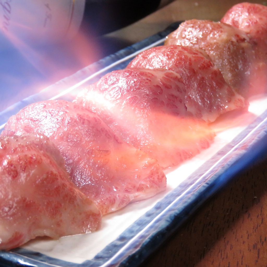 リピーターが続出の『仙台牛大トロの炙り寿司』！！　食べ逃したら、はっきり言って後悔します！！
