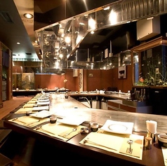 掘りごたつ式のお座敷です。大人数でワイワイと宴会も！極上のステーキを、仲の良い友人やお仕事仲間とごゆるりとご堪能ください。宴会、結婚式、みんなで盛り上がれること間違いなし◎貸切も可能です。