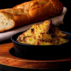 二種チーズのバゲットグラタン