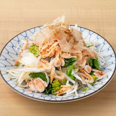 新玉ねぎと釜揚げ桜海老のサラダ