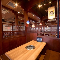 プライベート感たっぷりのテーブル席で、美味しい焼き肉をお楽しみください♪