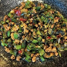 インゲンみじん切りと高菜の肉味噌の炒め