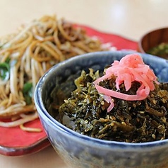 人気の高菜ごはんと焼きそばのセット☆お味噌汁もついてます♪