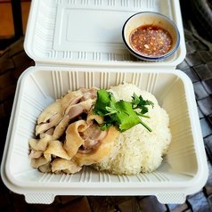 カオマンガイあります。（海南風チキンライス）